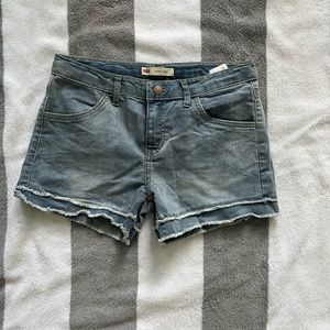 Levi shorty shorts Sz 14 light wash on trend for summer. Adjustable waist EUC